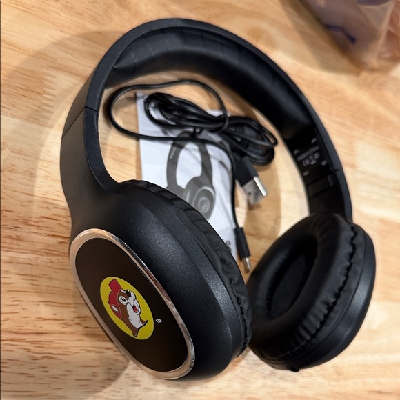 Buc’ees Wires or Wireless Black Headphones - Picture 3 of 3